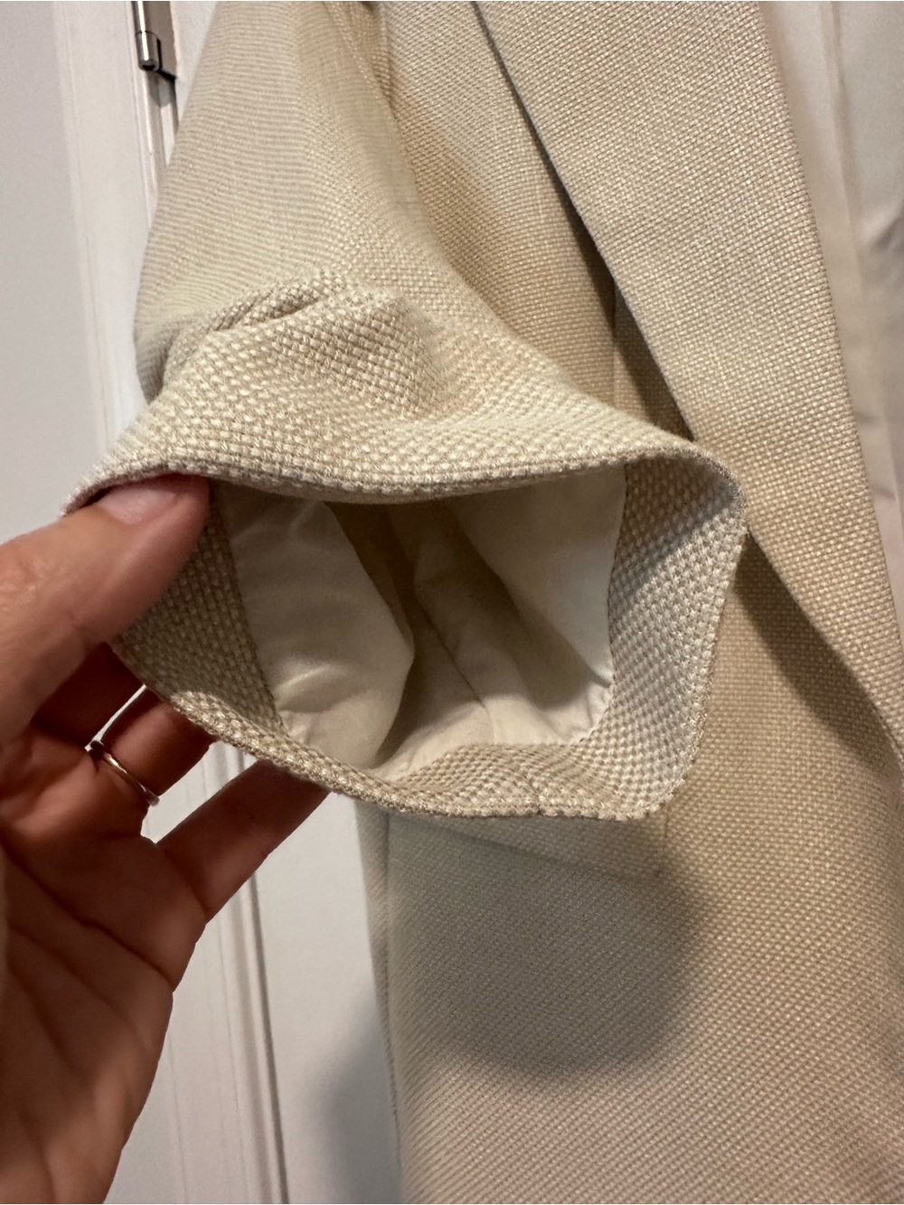 Womens H&M Cream Textured Open-Front Blazer gathered 3/4 length sleeves - Picture 3 of 4